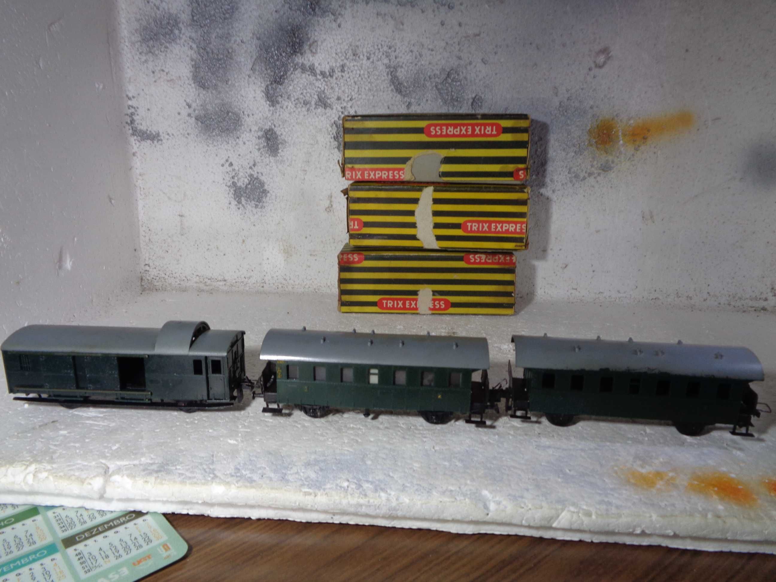 1:87 TRIX Lote de 3 carruagens de passageiros sistema antigo TRIX