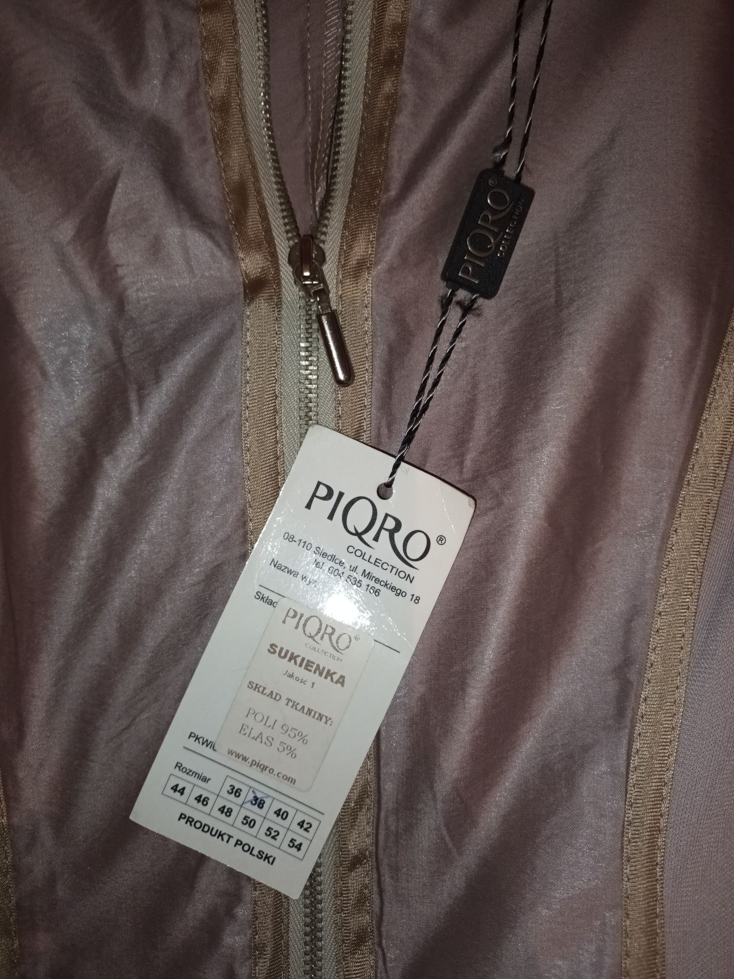Sukienka Piqro collection.