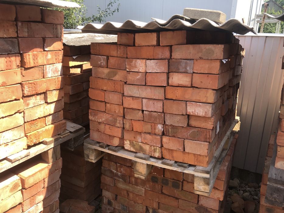 Хороша нова цегла М-150 в ідеальному стані.