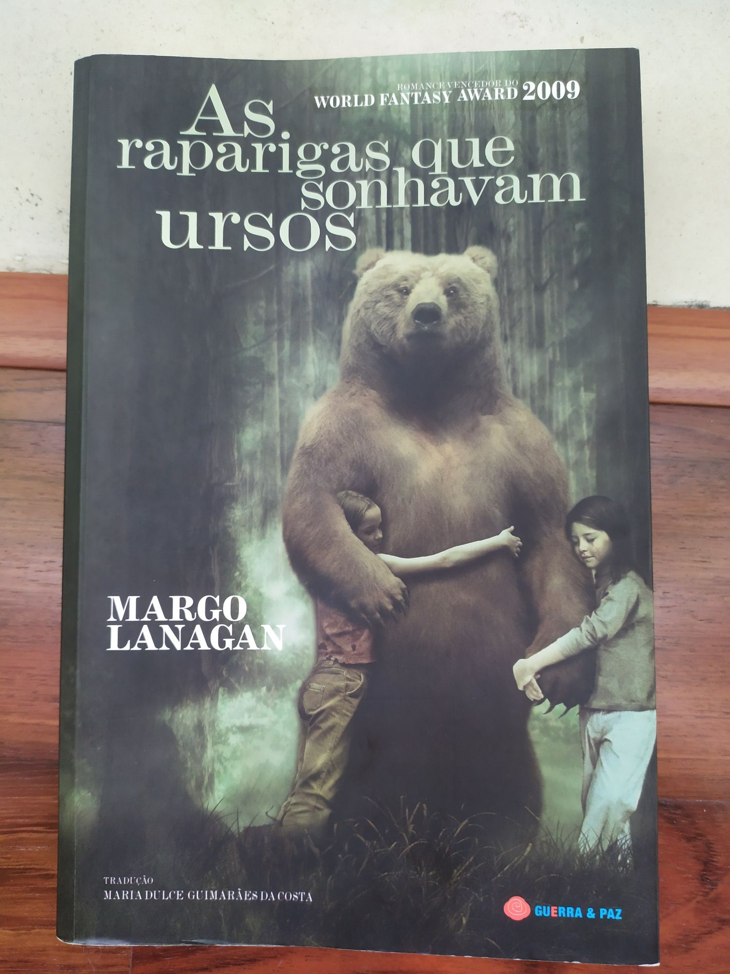 Livro "As raparigas que sonhavam ursos"