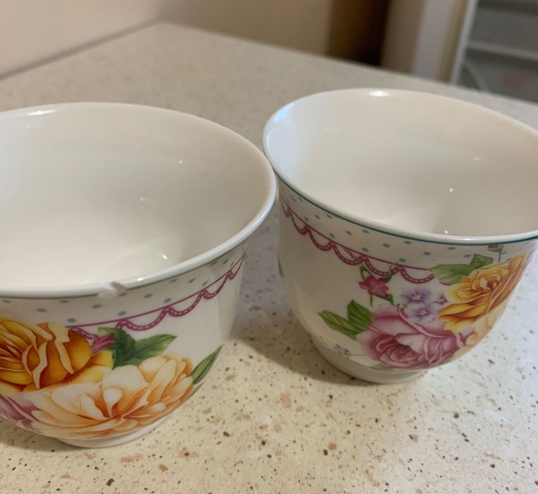 Dwie filiżanki z porcelany