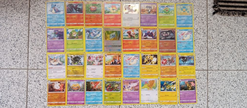 Várias cartas Pokémon