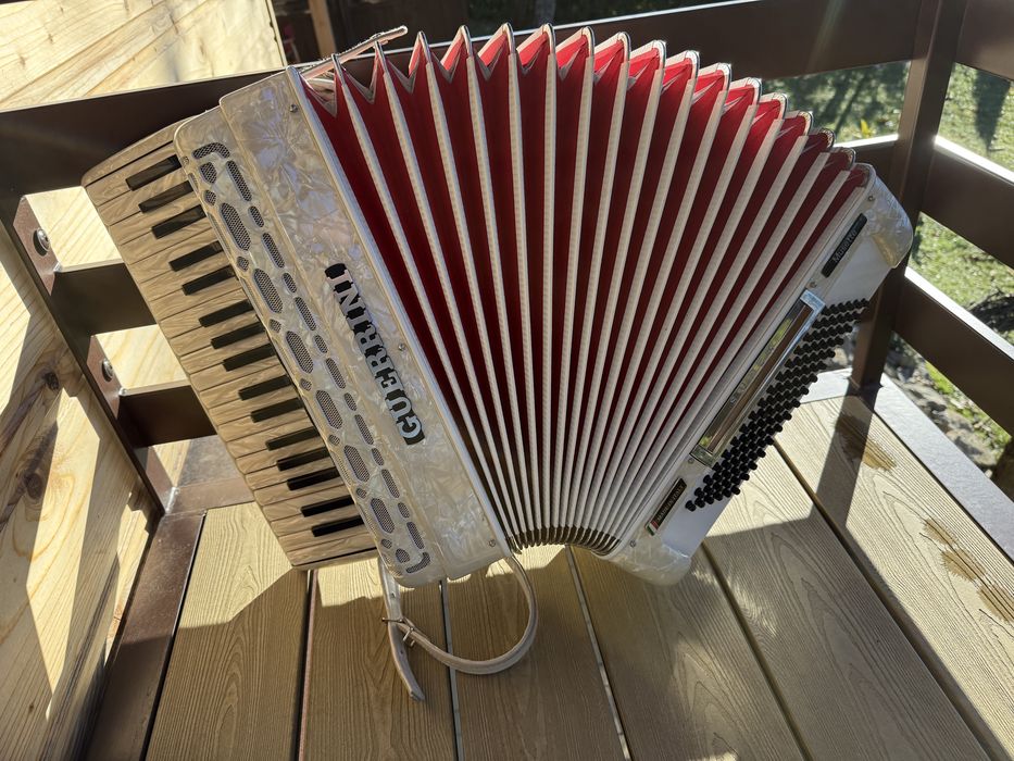 Akordeon klawiszowy .