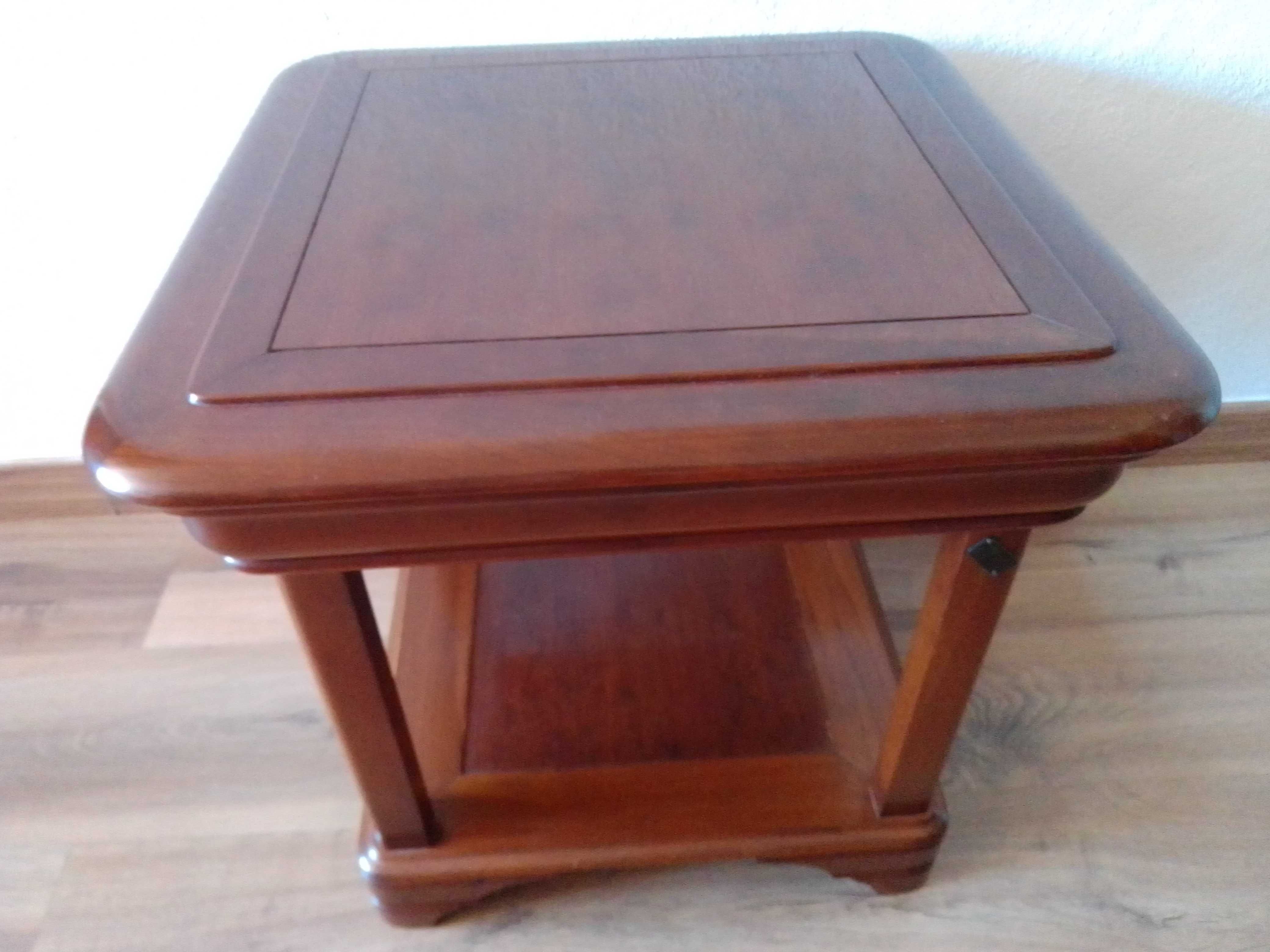 Mesa de centro em cerejeira.