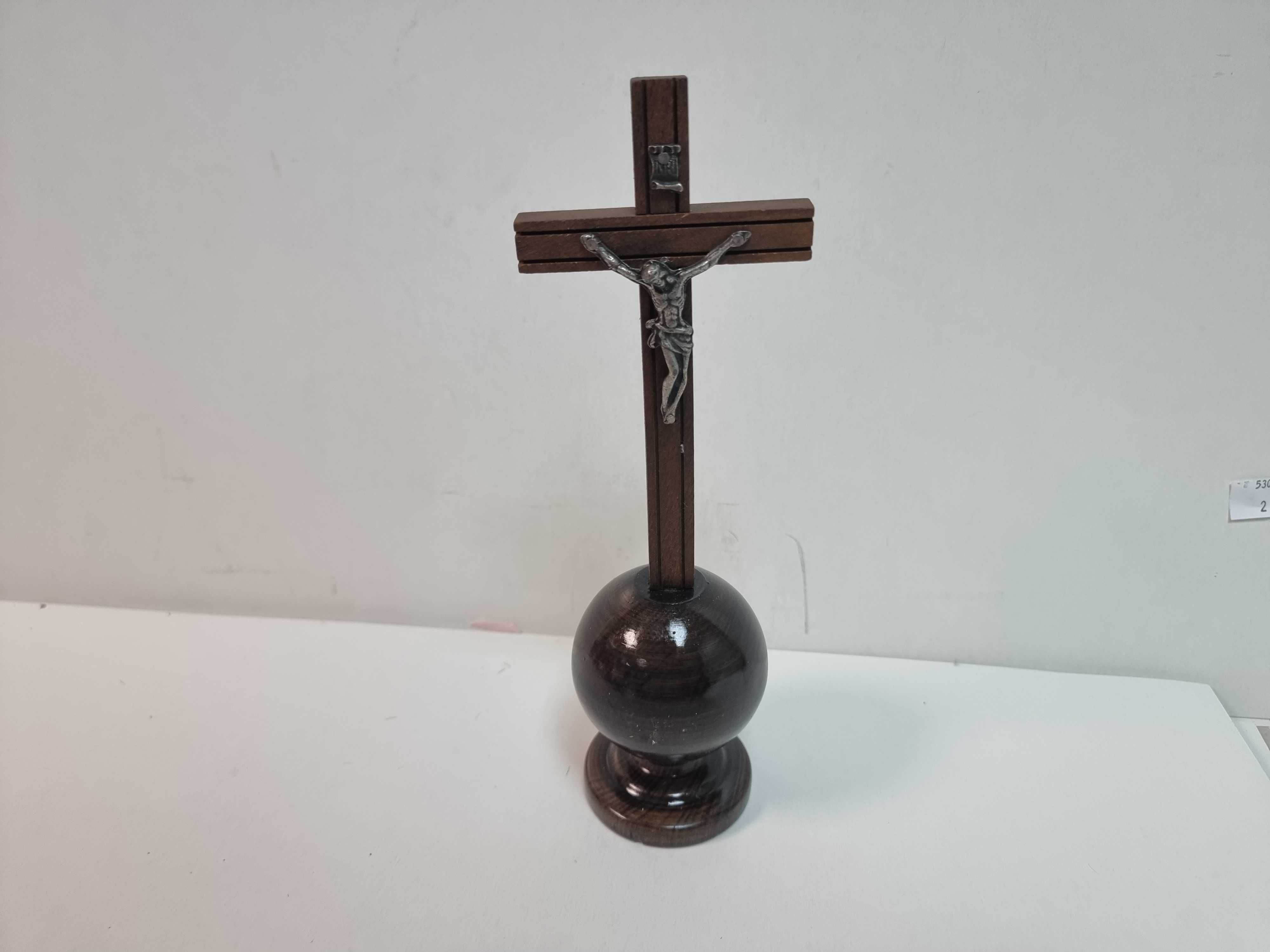Figurka Krzyż stojący drewniany brązowy krzyże stojące brązowe drewno
