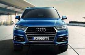 Prospekt Audi Q7 na innej Audi Q3, Audi A8/ S8, A8W12, Porsche 911.