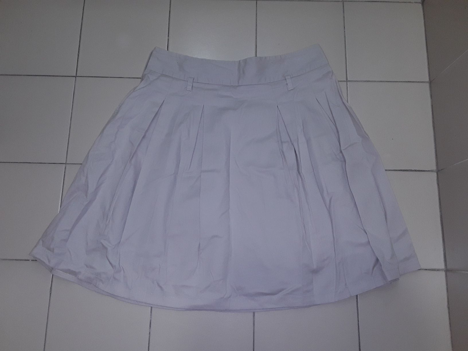 Saia em creme claro da Zara Basic tam. L com cintura larga