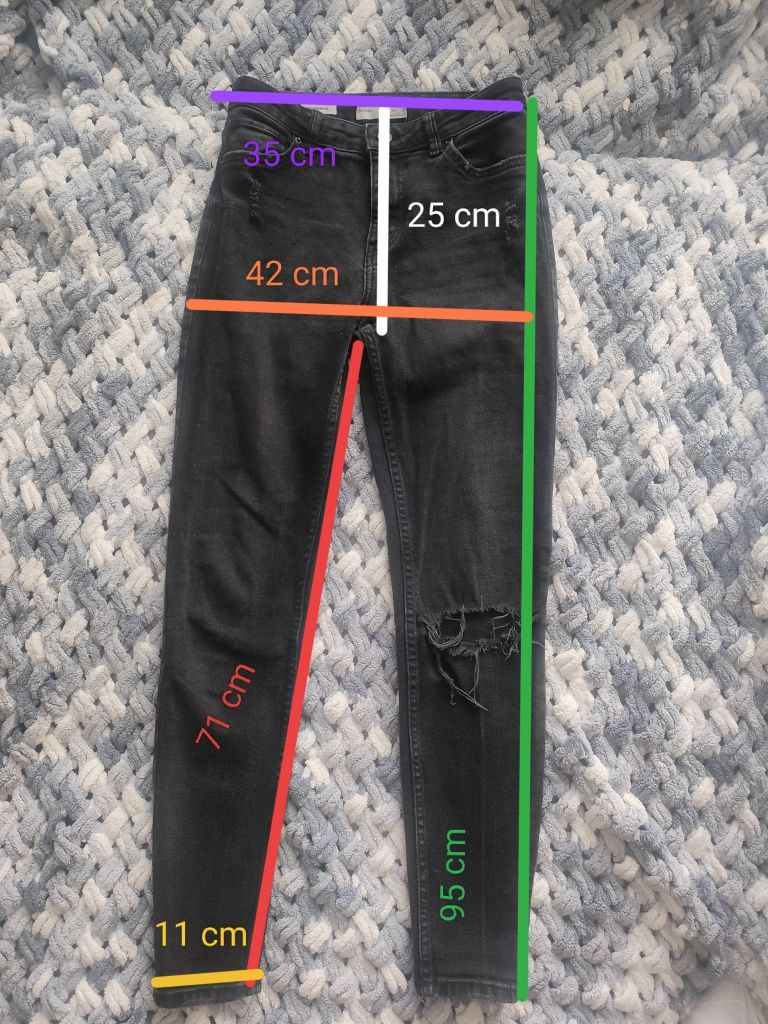 Spodnie jeansowe Bershka czarne z rozdarciami S