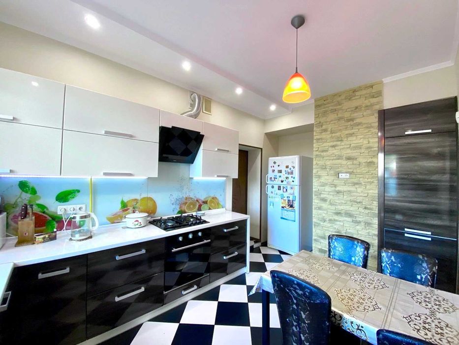 Продаю гариний будинок в Ракетній Рощі. ц1