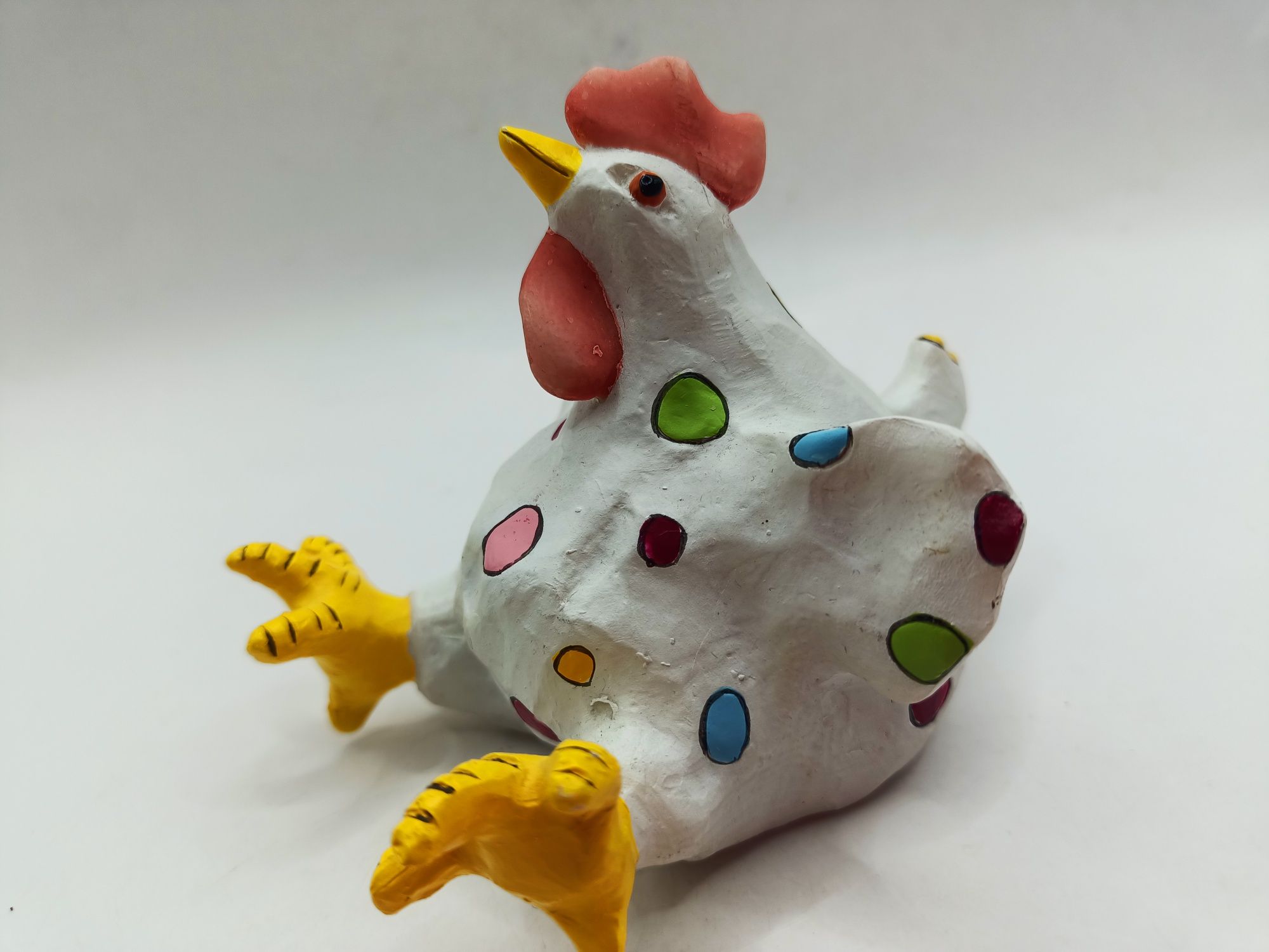 Figurka ceramika gruby ptak kurczak w kolorowe kropki