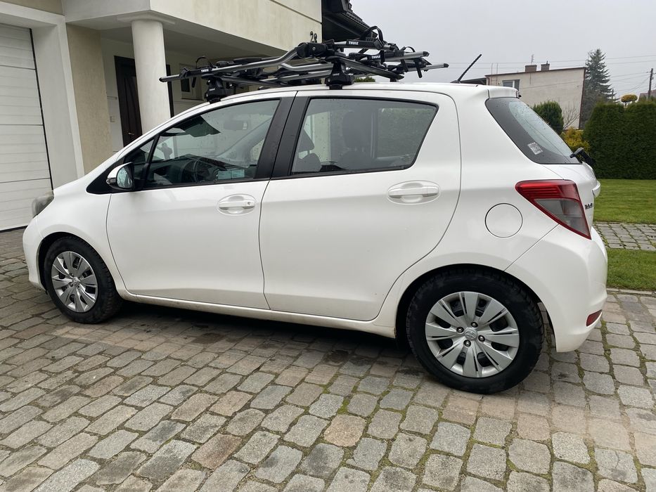 Toyota Yaris 1.0 VVT-i Luna,2014,Benzyna,5 drzwi,Koła letnie i zimowe