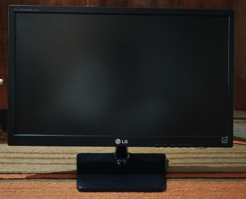 Широкоформатний монітор LG Flatron E2242C-BN