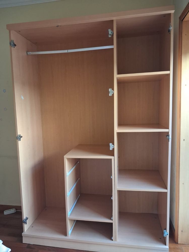 Mobilia de Quarto (Secretária + Cama com Gavetões + Guarda-fatos)