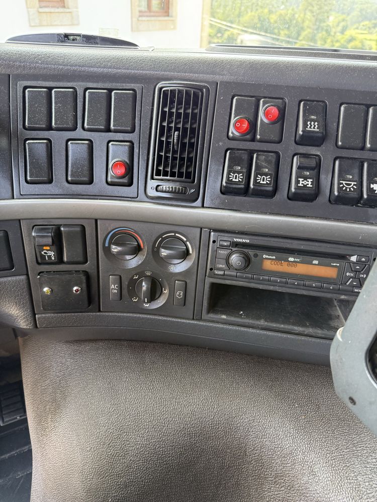 Volvo FMX 6x4 com grua e bascúla