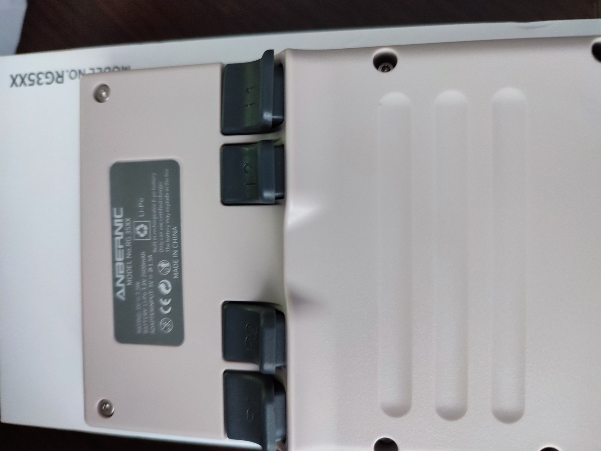 Anbernic RG35XX retro konsola do gier PS1, SNES, GBA