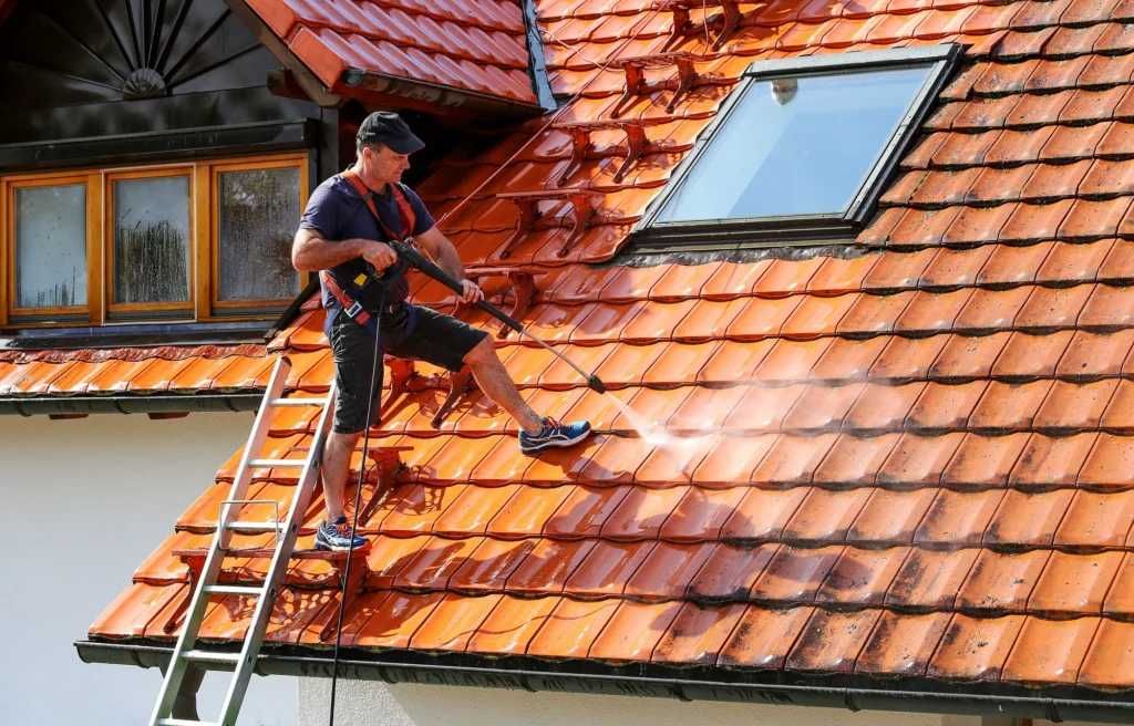 Mycie elewacji , kostki brukowej , paneli fotowoltaicznych , dachu