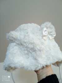 Biała czapeczka rozmiar od 3 do 6 miesięcy