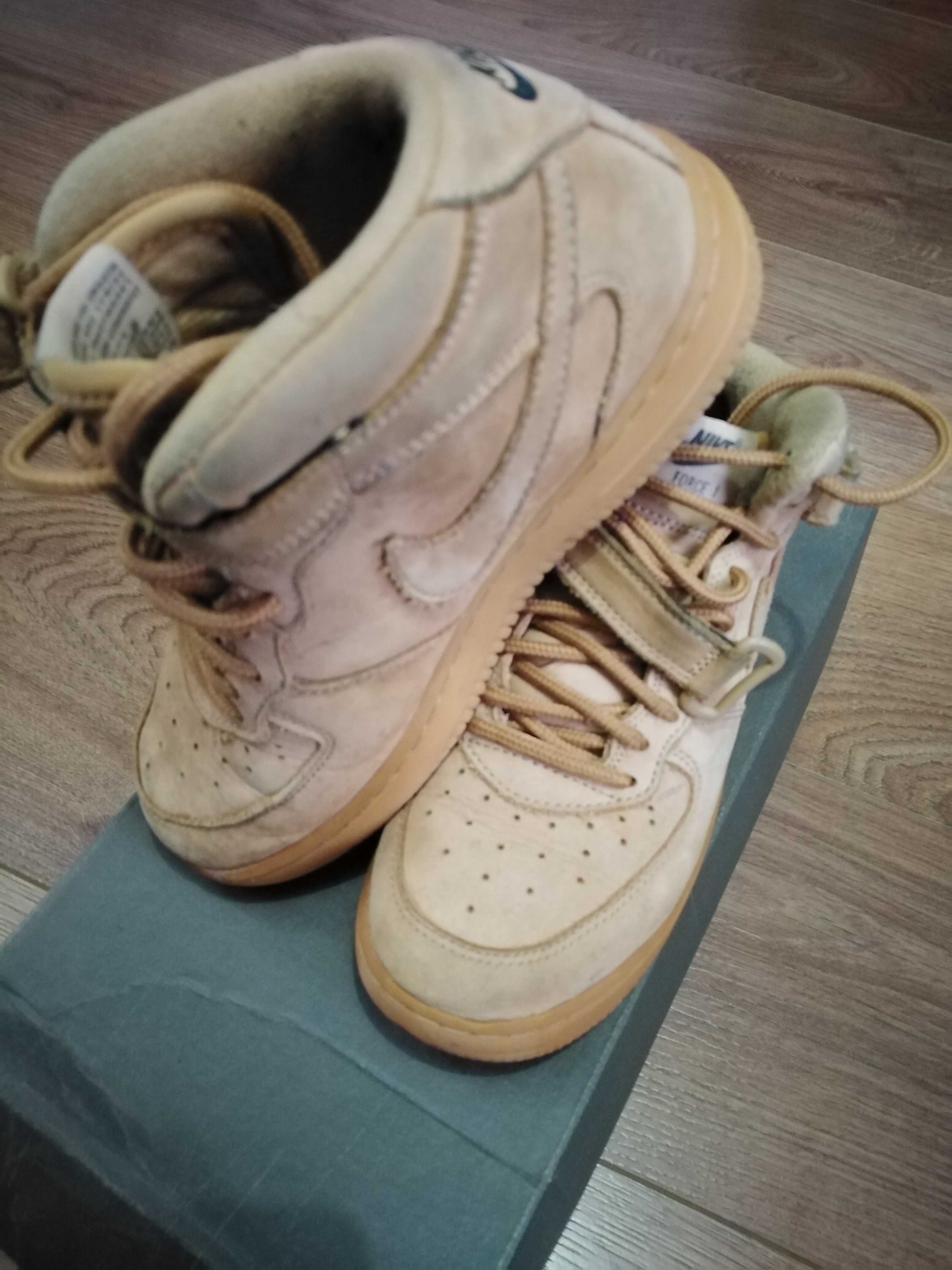 Bota Nike Air Force 1 High LV8 3