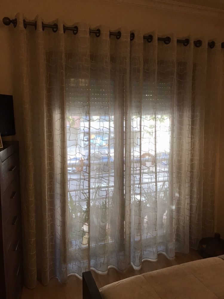 Conjunto de cortinados brancos