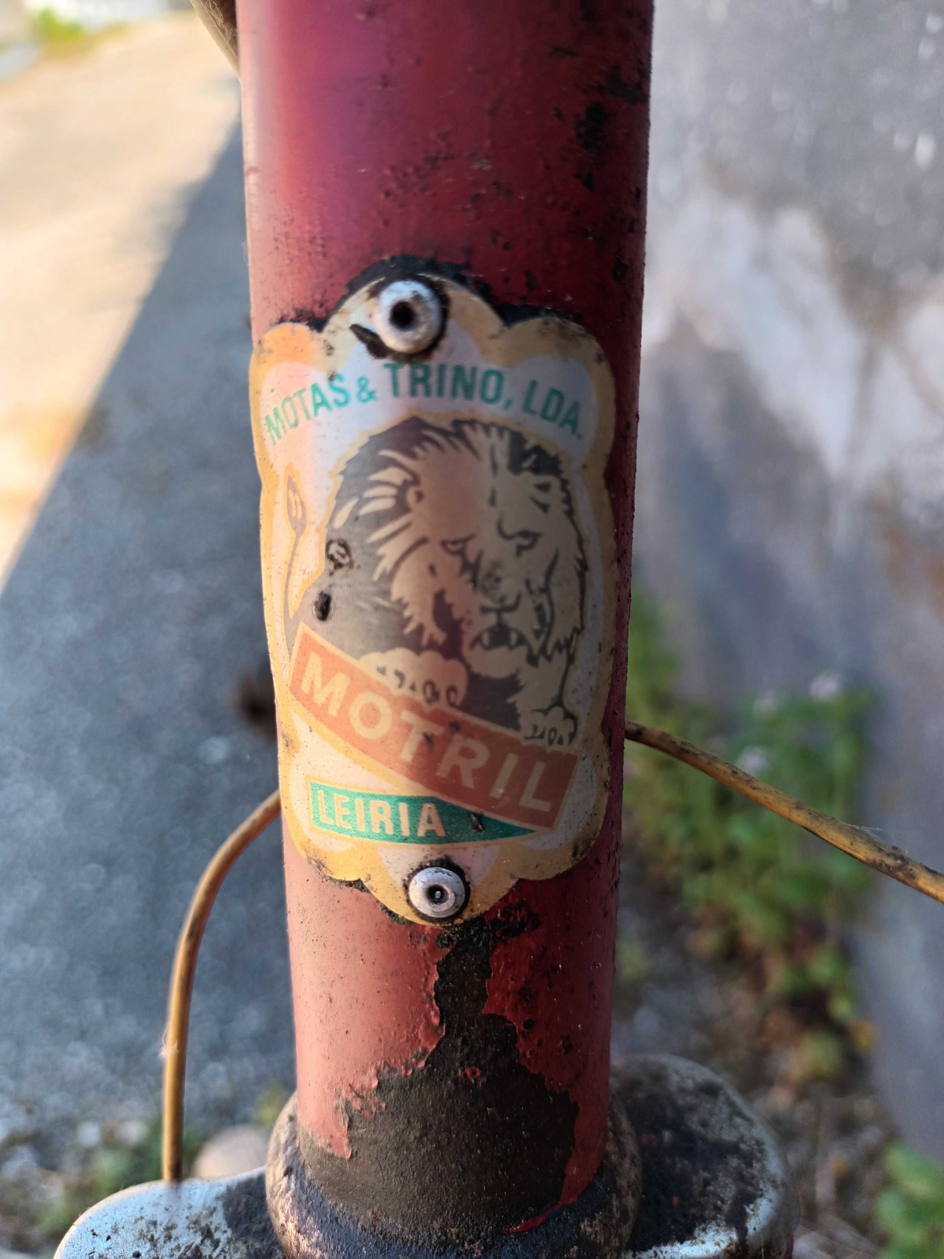 Bicicleta antiga de corrida para restauro