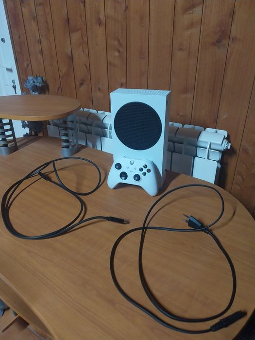Xbox series s em bom estado com tudo da caixa, sem caixa e 1 jogo