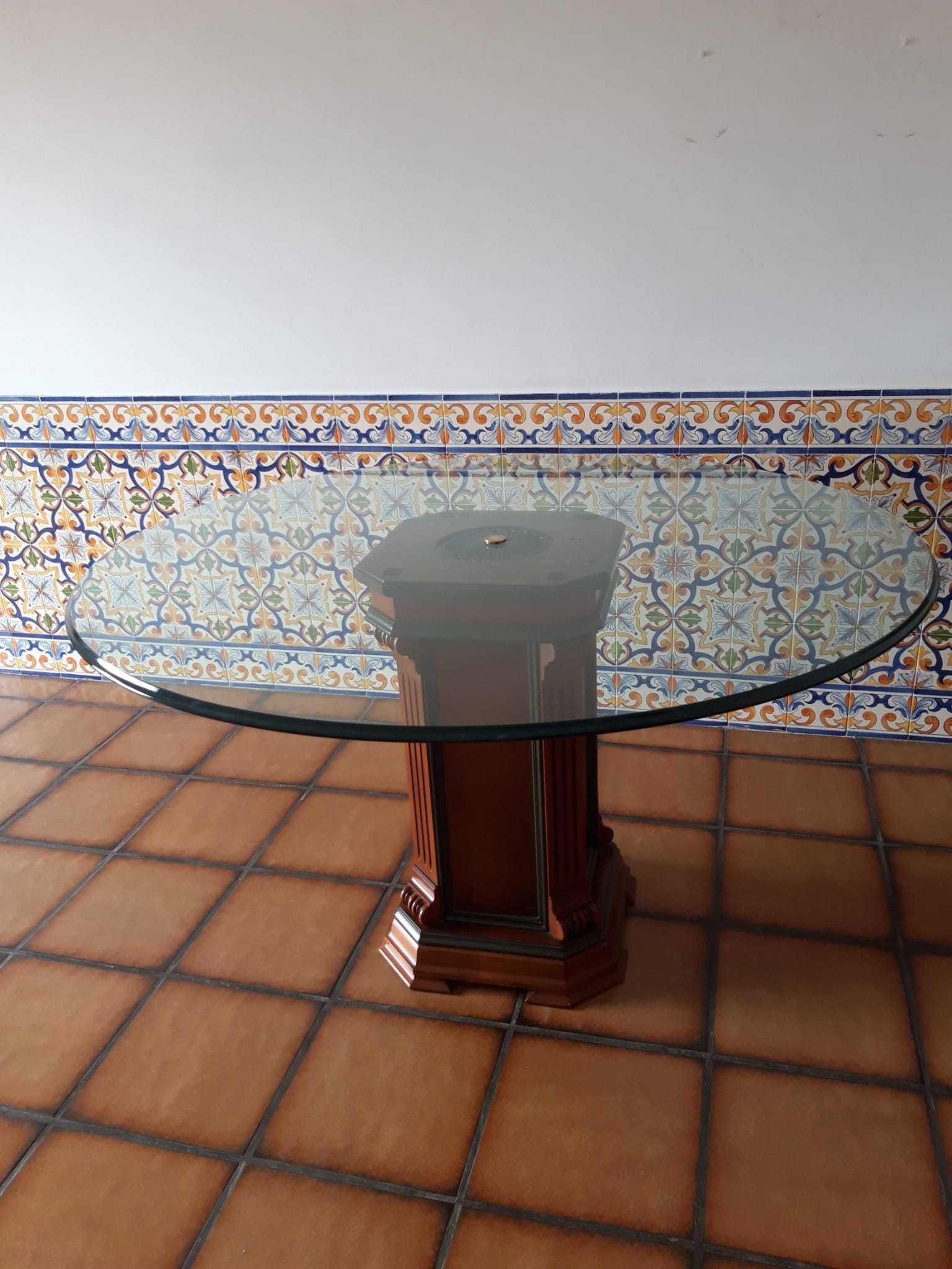 Mesa com tampo de vidro
