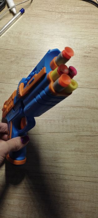 Игрушка пистолет