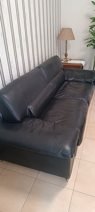 Sofá em pele preta