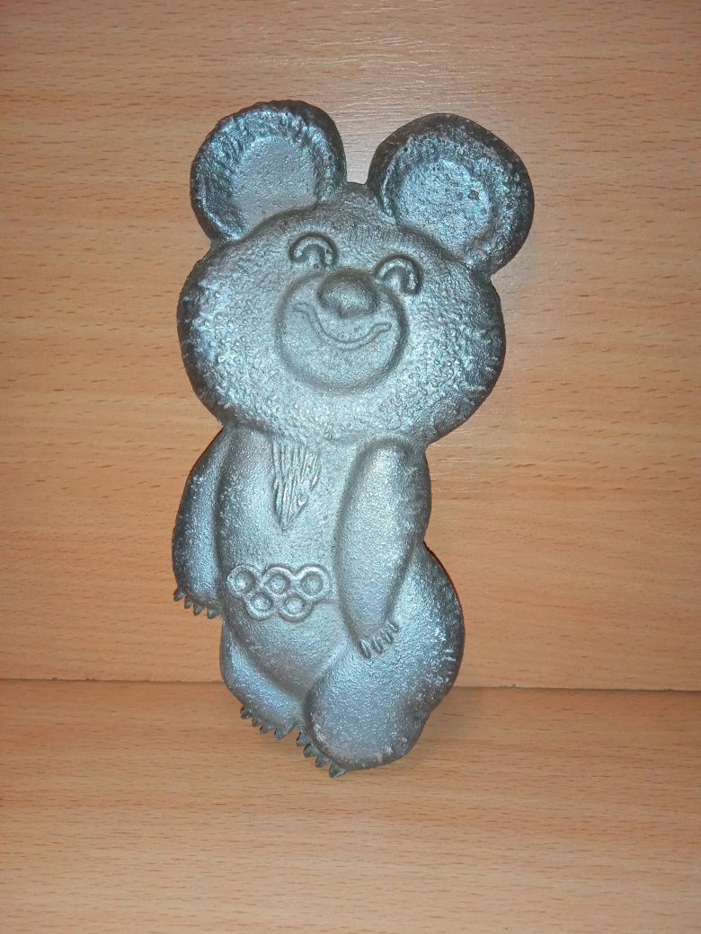 Талисман Олимпийский мишка . Олимпиада 1980 .