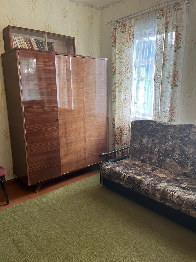 Продам 2/3 будинку в селі Ревне