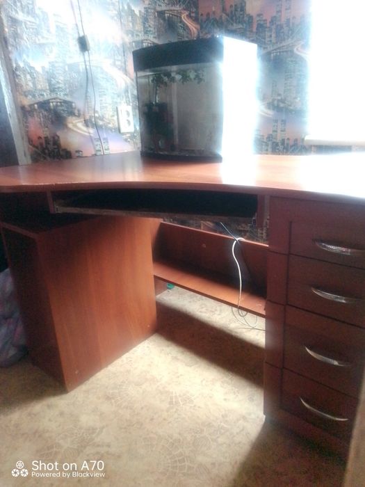 Стол письменный  высотам 77