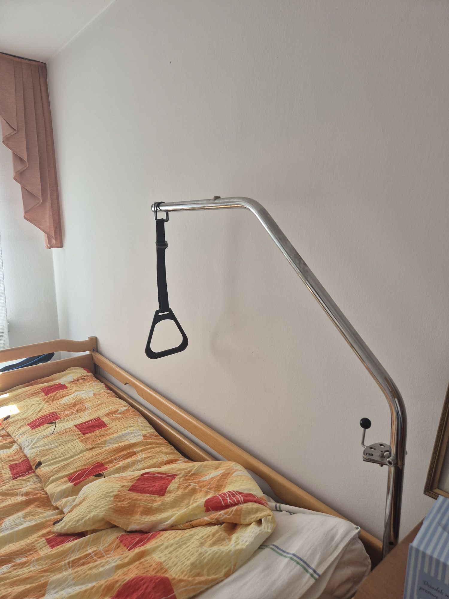 Łóżko rehabilitacyjne elektryczne+ szafka