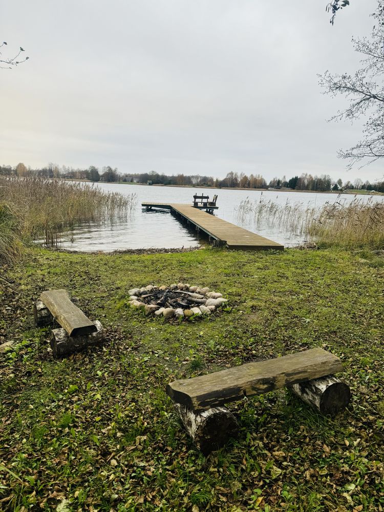 Dom z własną linią brzegową, plażą i pomostem