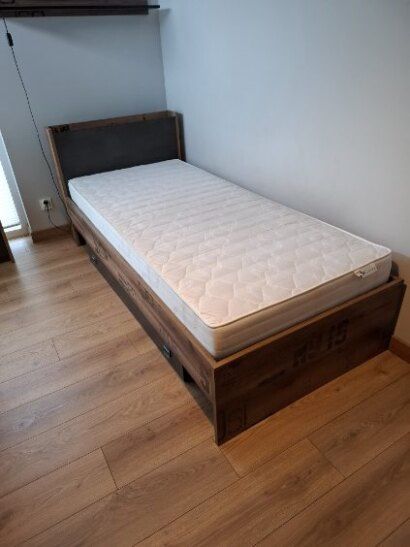 Łóżko młodzieżowe 90*200 z materacem