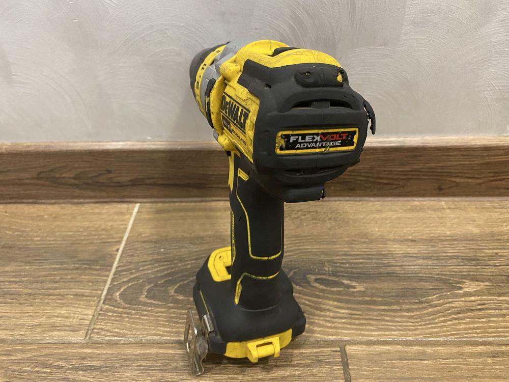 Шуруповерт DeWalt DCD999