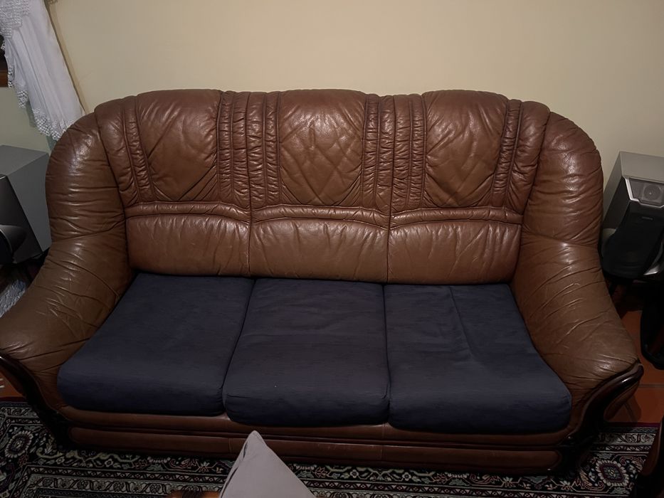 Vendo 2 sofas + 1 sofa cama couro ( em muito bom estado!)