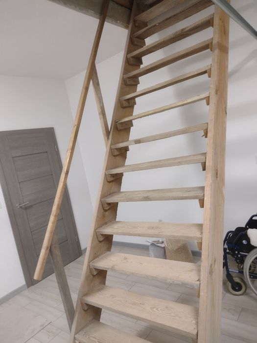 Schody drewniane budowlane