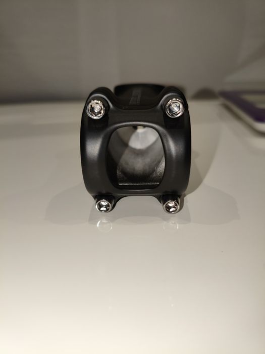 Nowy mostek -/+ 17° 70mm 31,8  28,6 Tossek aluminium aluminiowy czarny