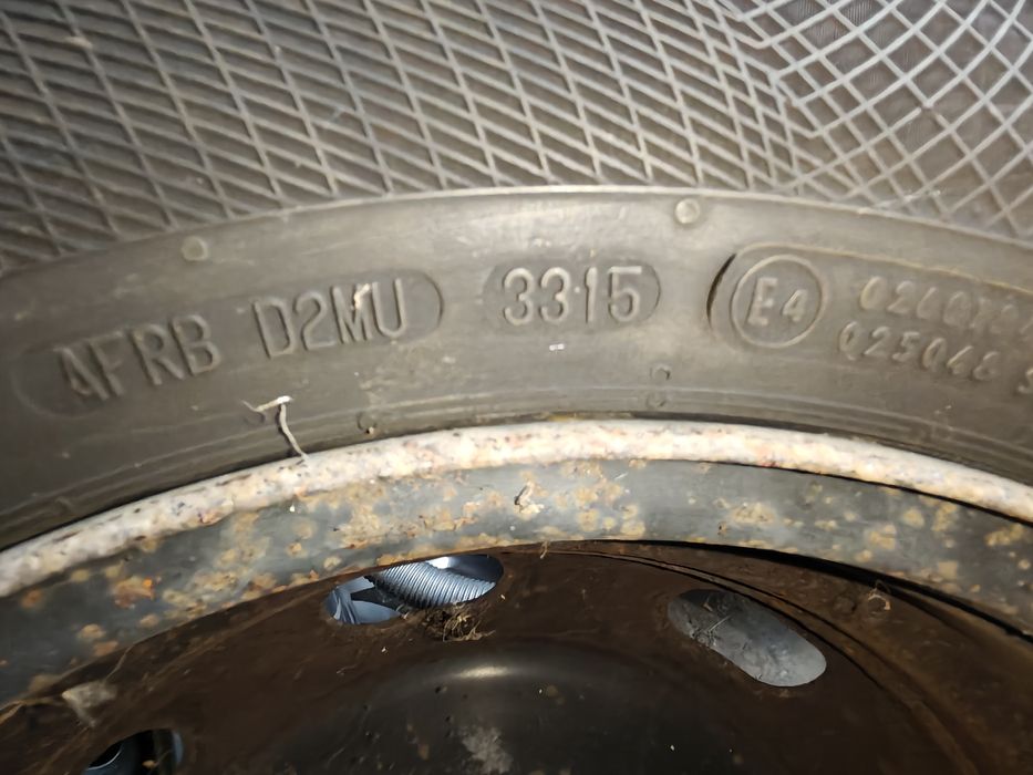 5 Felgi stalowe z oponami zimowymi + dojazdowe 195 60 R15 4x108