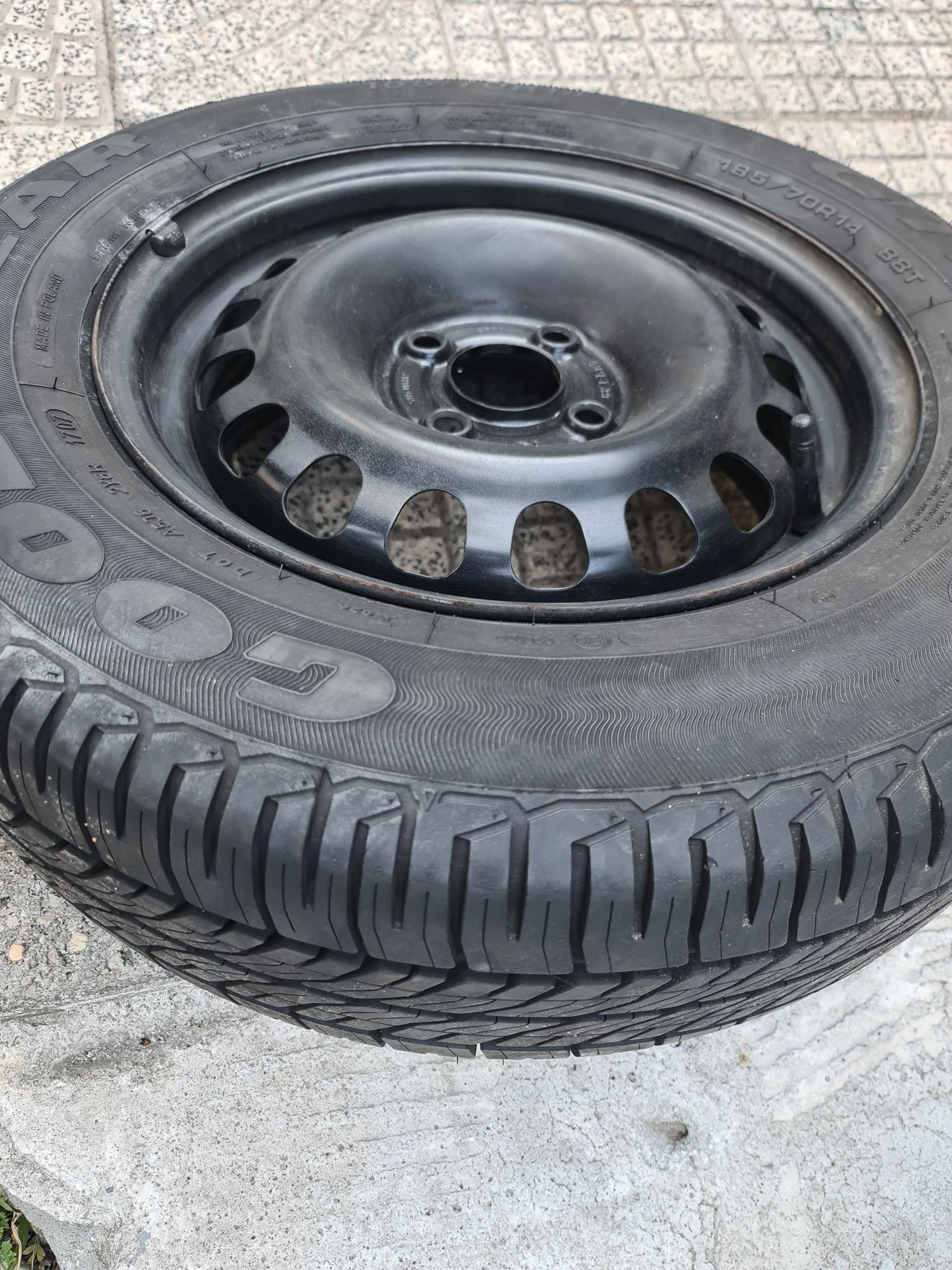 Pneu 185/70R14 opel montado novo