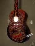 Lampa, gitara ,obraz, smok
