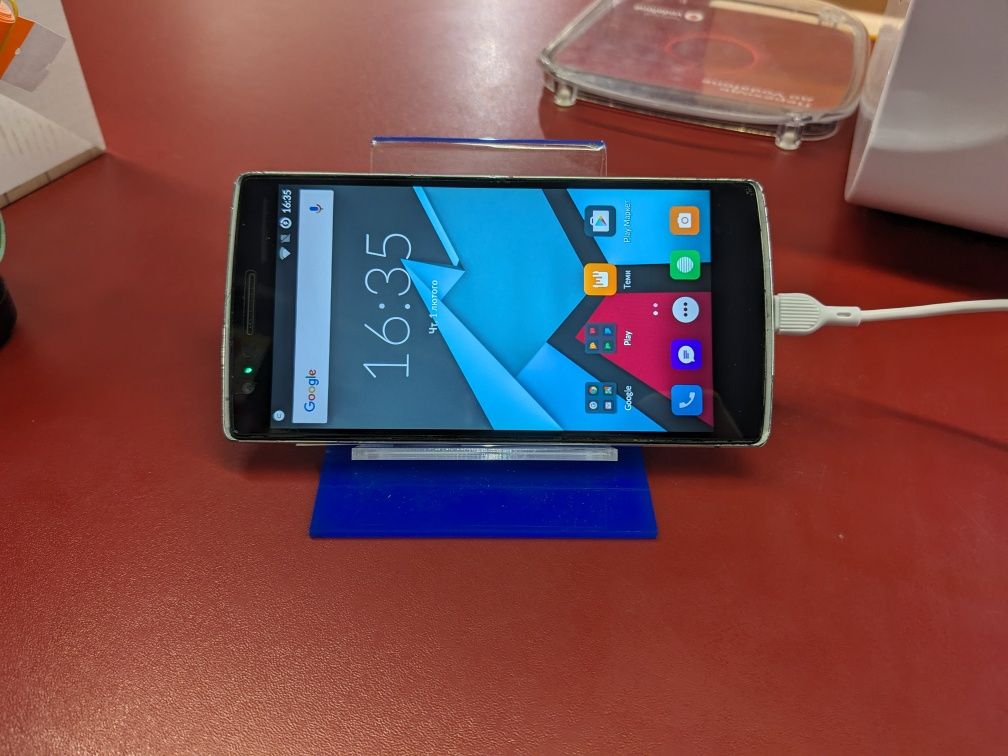 Смартфони OnePlus One i Fairphone 2