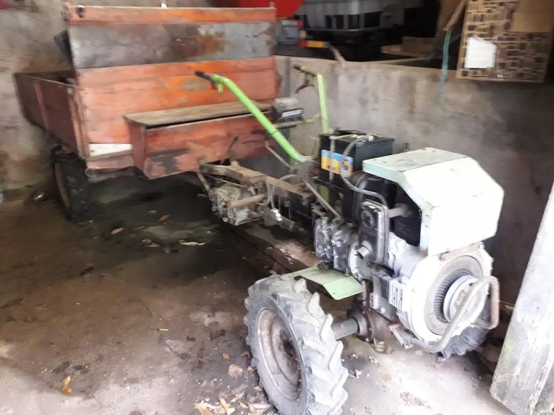 Motoenxada Grifo com carroçaria