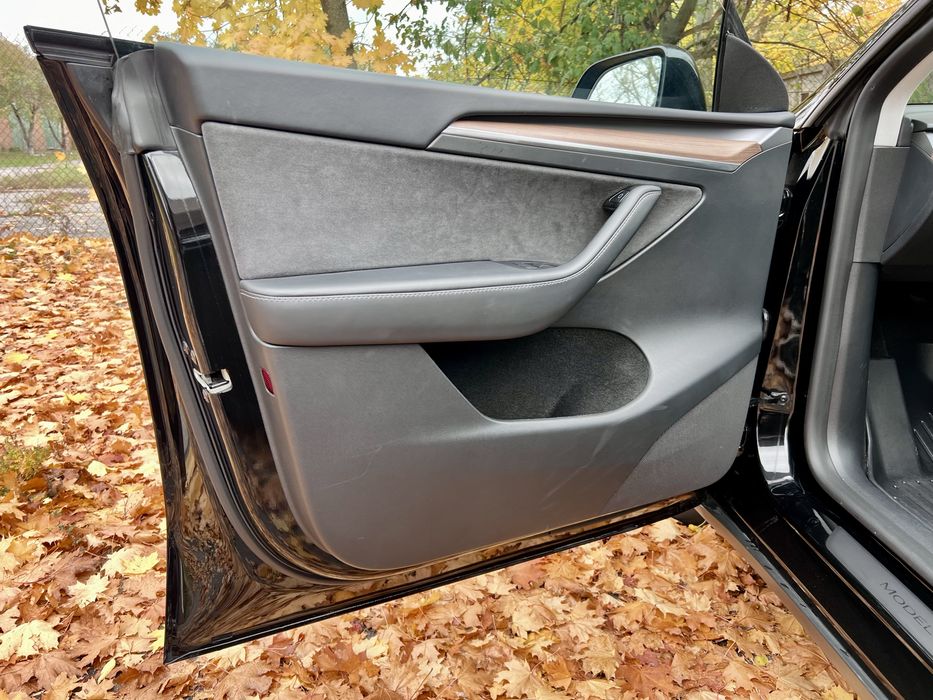 Тесла у Tesla Y 2024