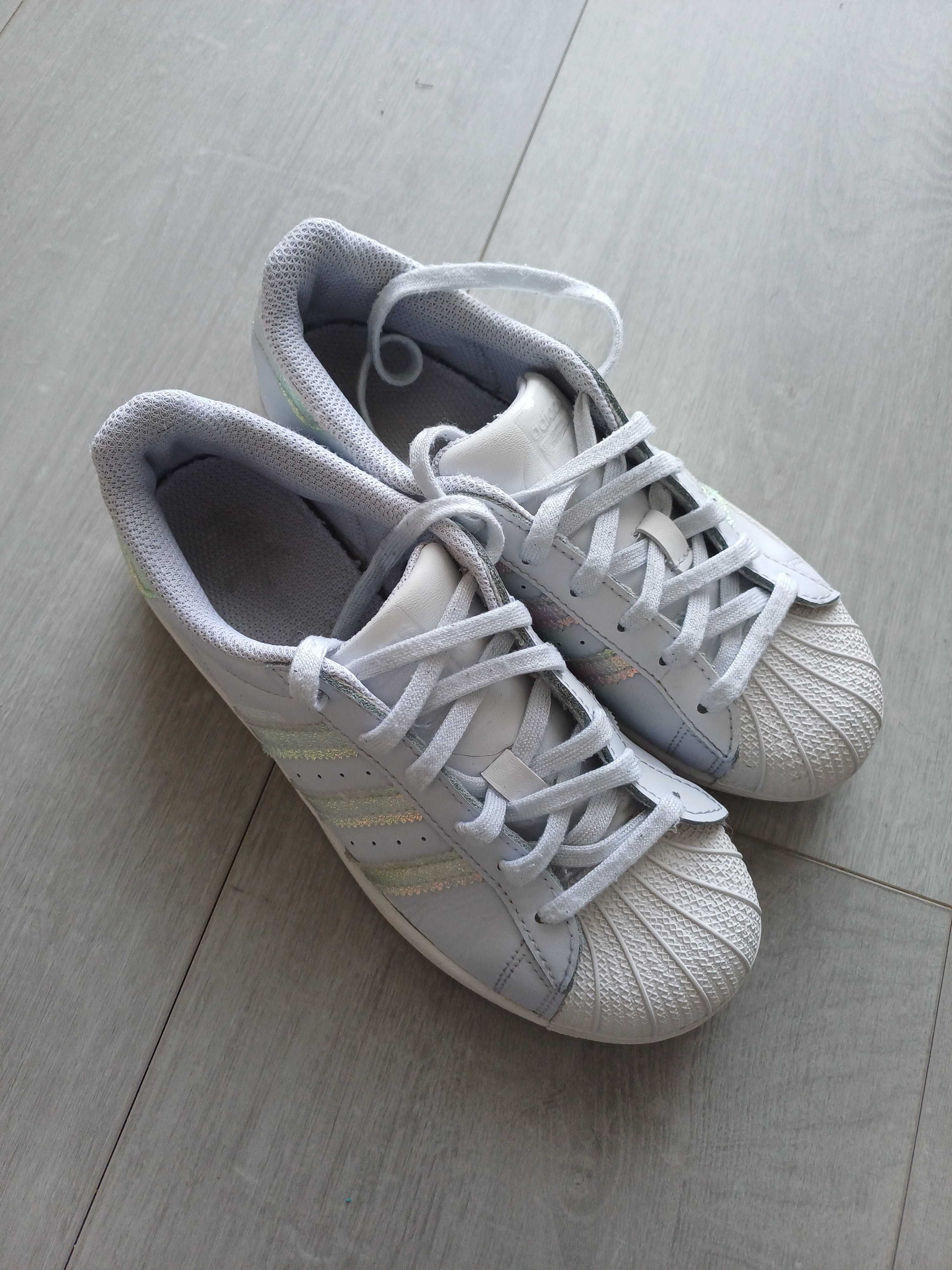 Sneakersy Adidas dla dziewczynki rozmiar 33,5