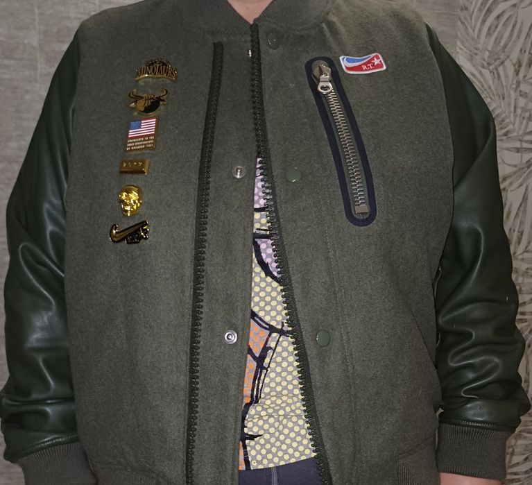 Женский бомбер Nike