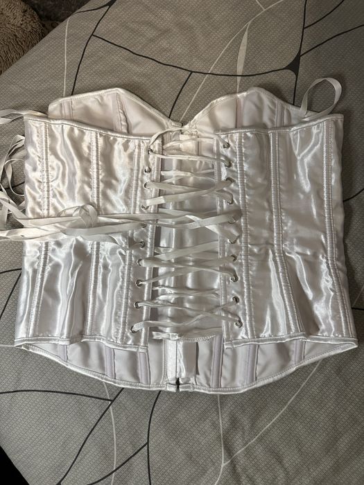 Корсет білий и чорний листайте