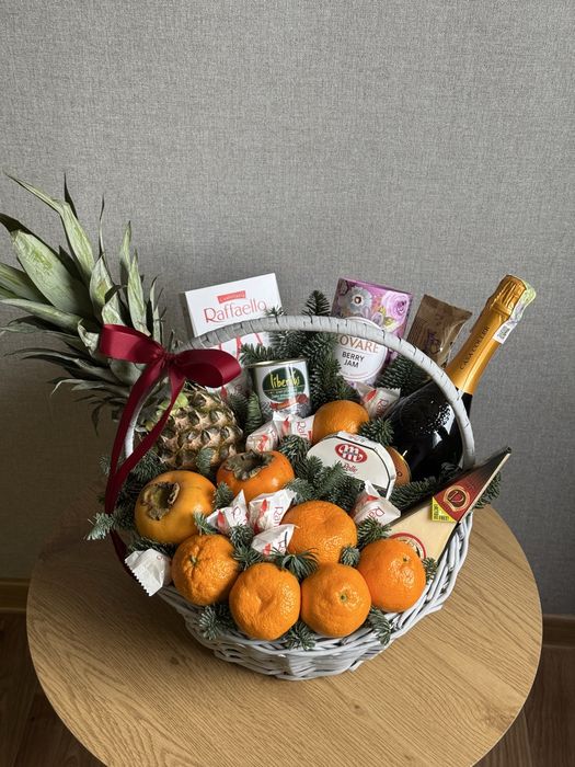 Фуд-флористичний кошик на Новий рік – подарунок