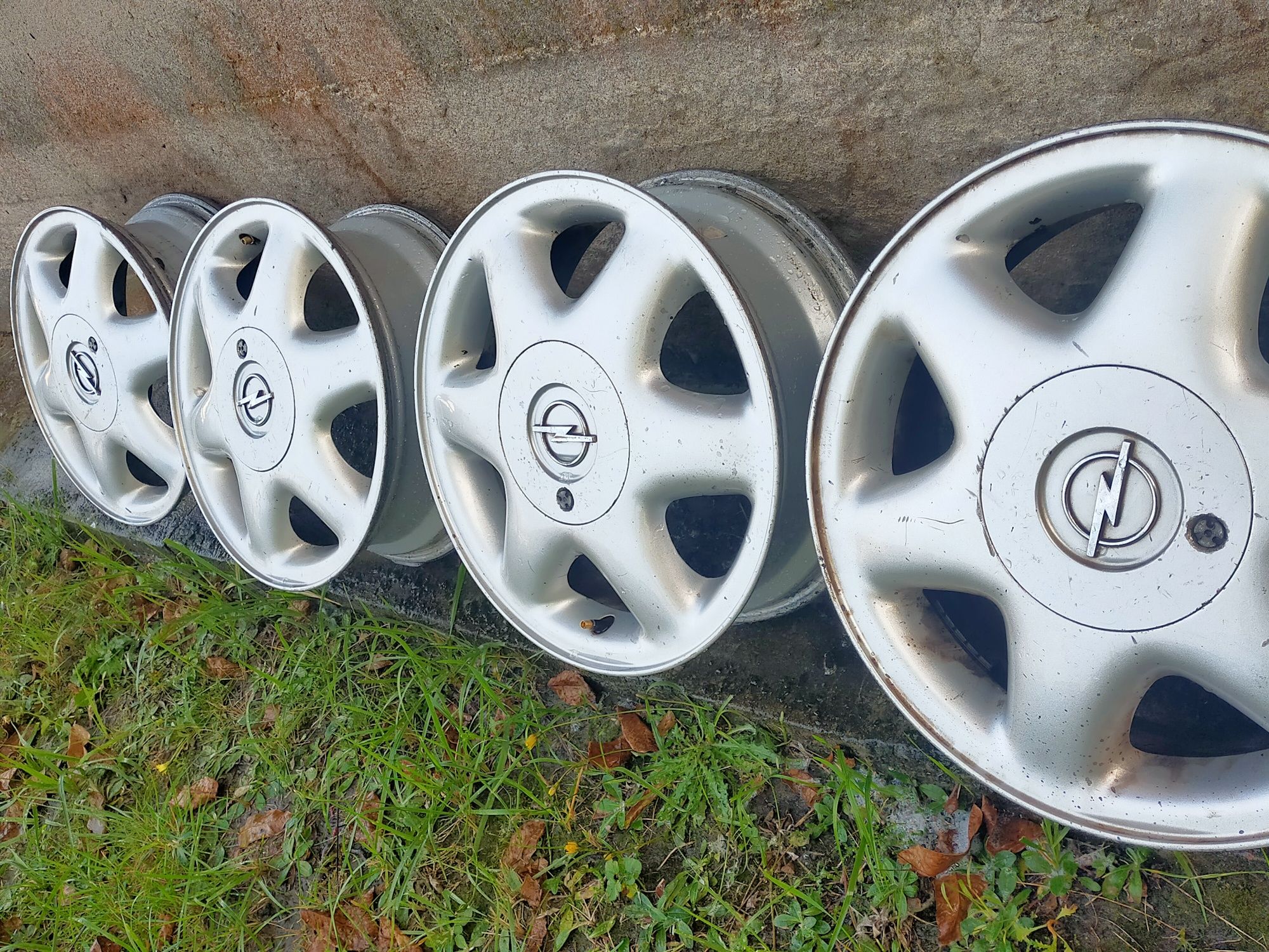 Felgi aluminiowe 15'' opel astra F - 4 szt.