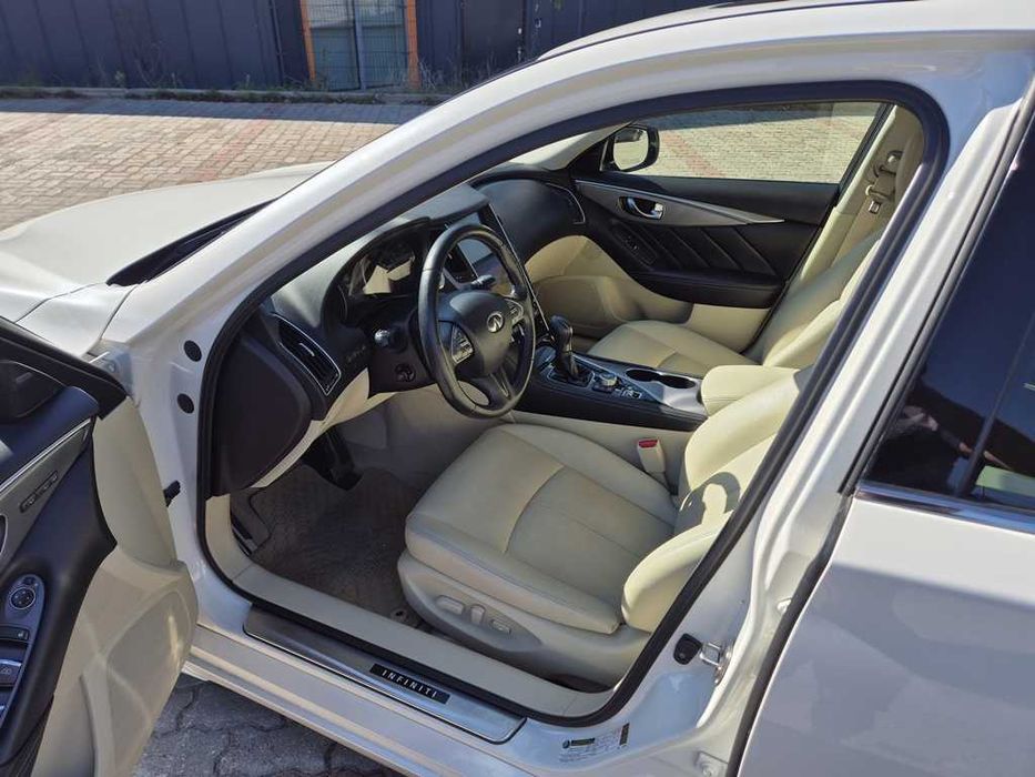 Infiniti Q50 405 KM RWD